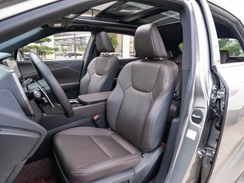 Lexus RX — миниатюра 11