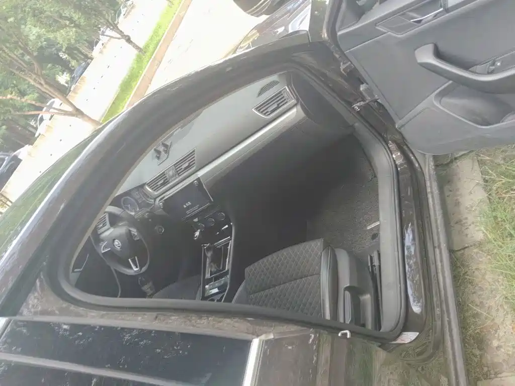 Skoda Superb — миниатюра 18