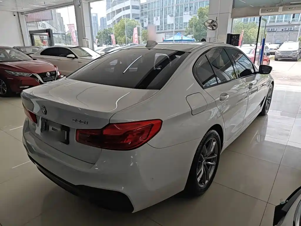 BMW 5 Series (Import) — миниатюра 7