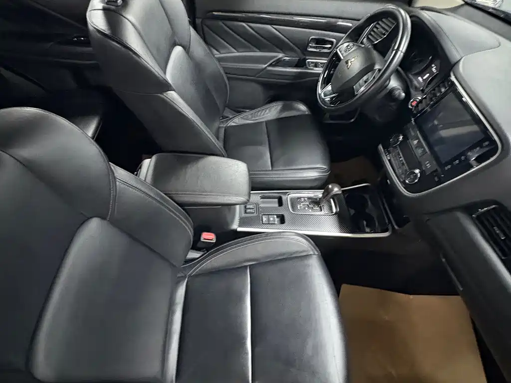 Mitsubishi Outlander — миниатюра 7