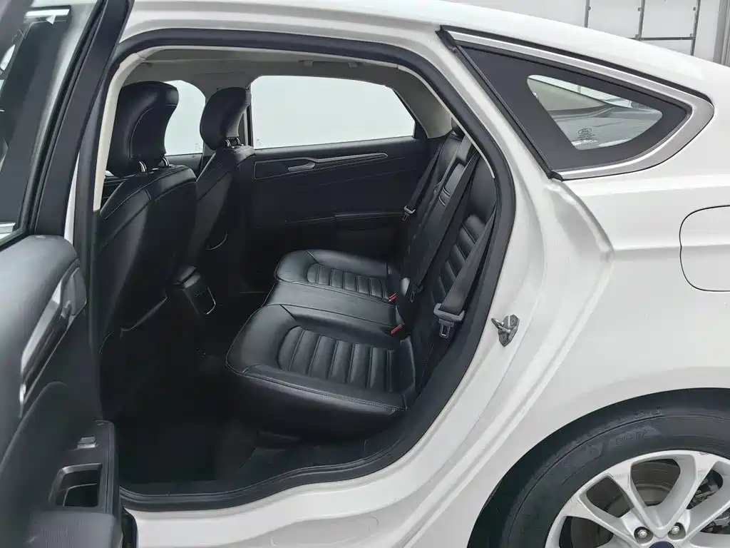 Ford Mondeo — миниатюра 15