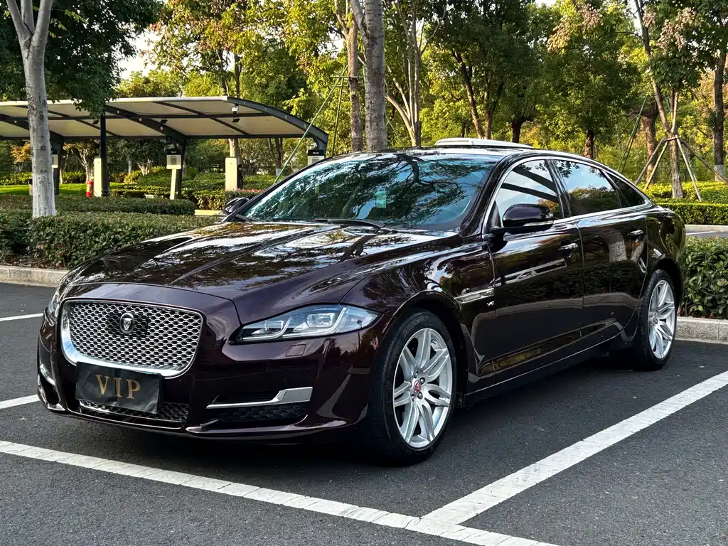 JAGUAR XJ