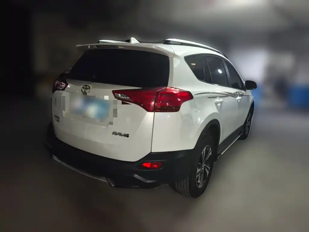 Toyota RAV4 — миниатюра 6