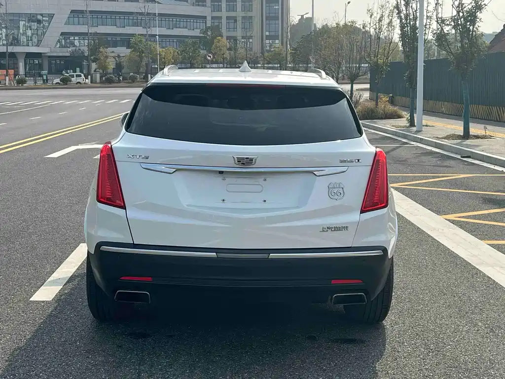 CADILLAC XT5