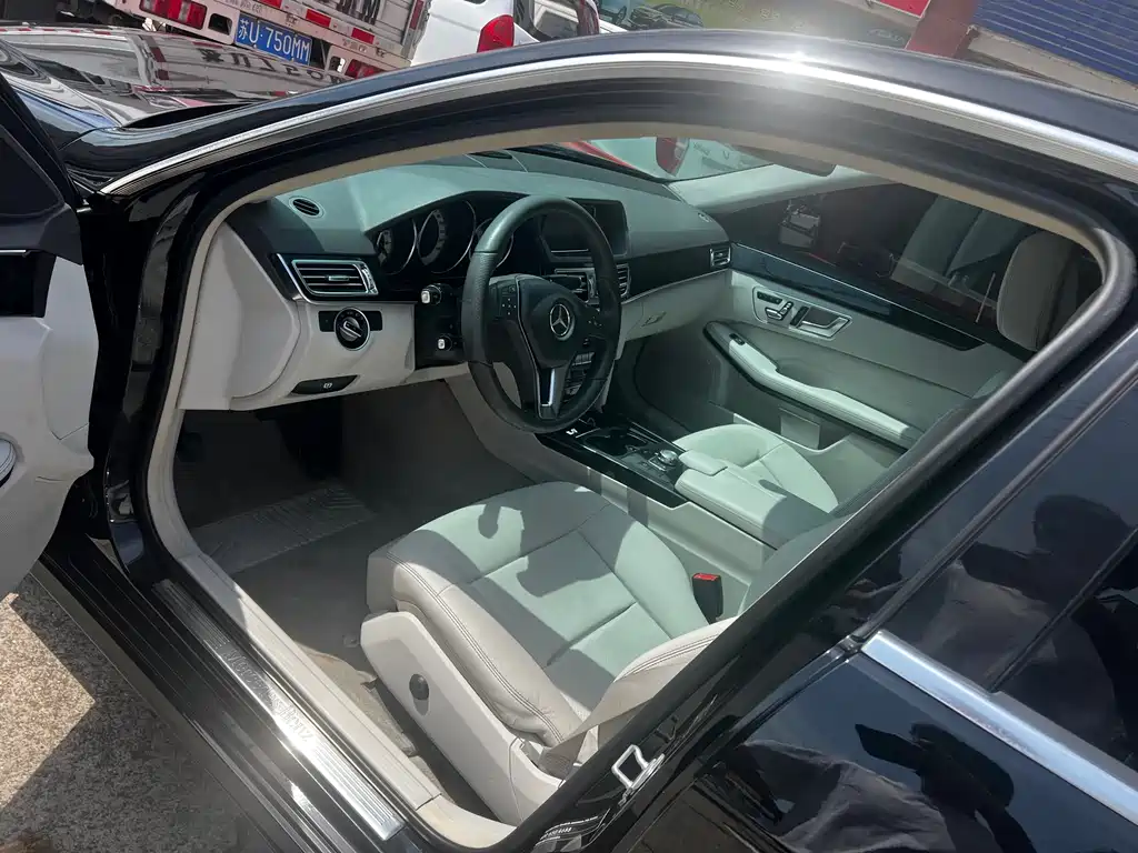 Mercedes-Benz E-Class — миниатюра 4
