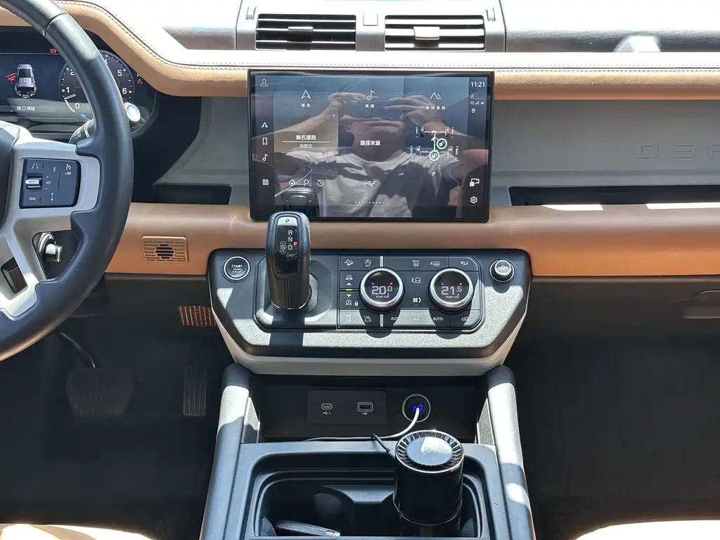 Land Rover Defender — миниатюра 13