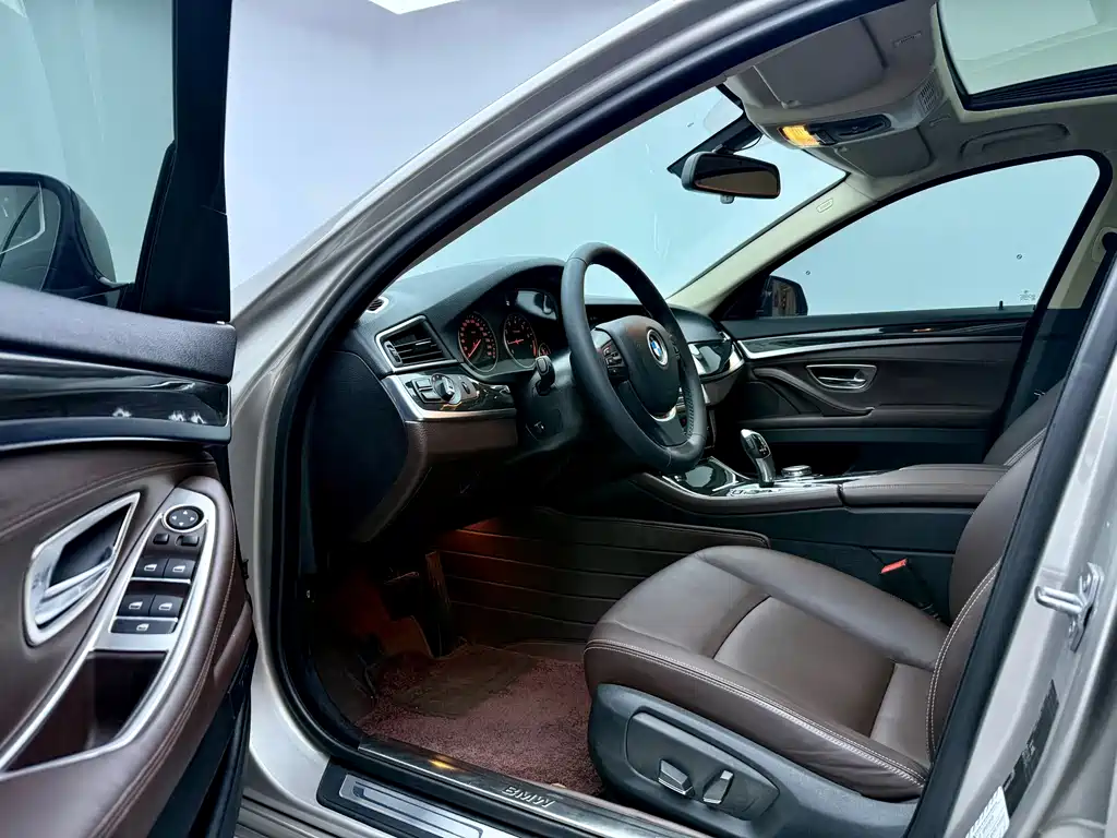 BMW 5 Series — миниатюра 5