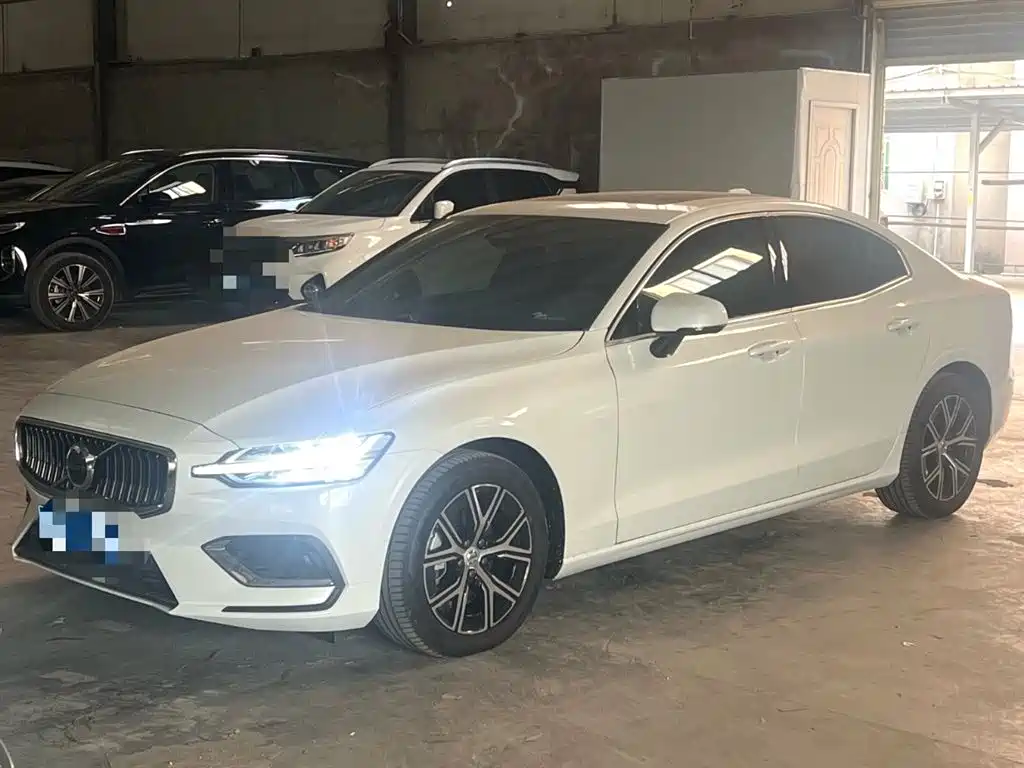 Volvo S60 2025