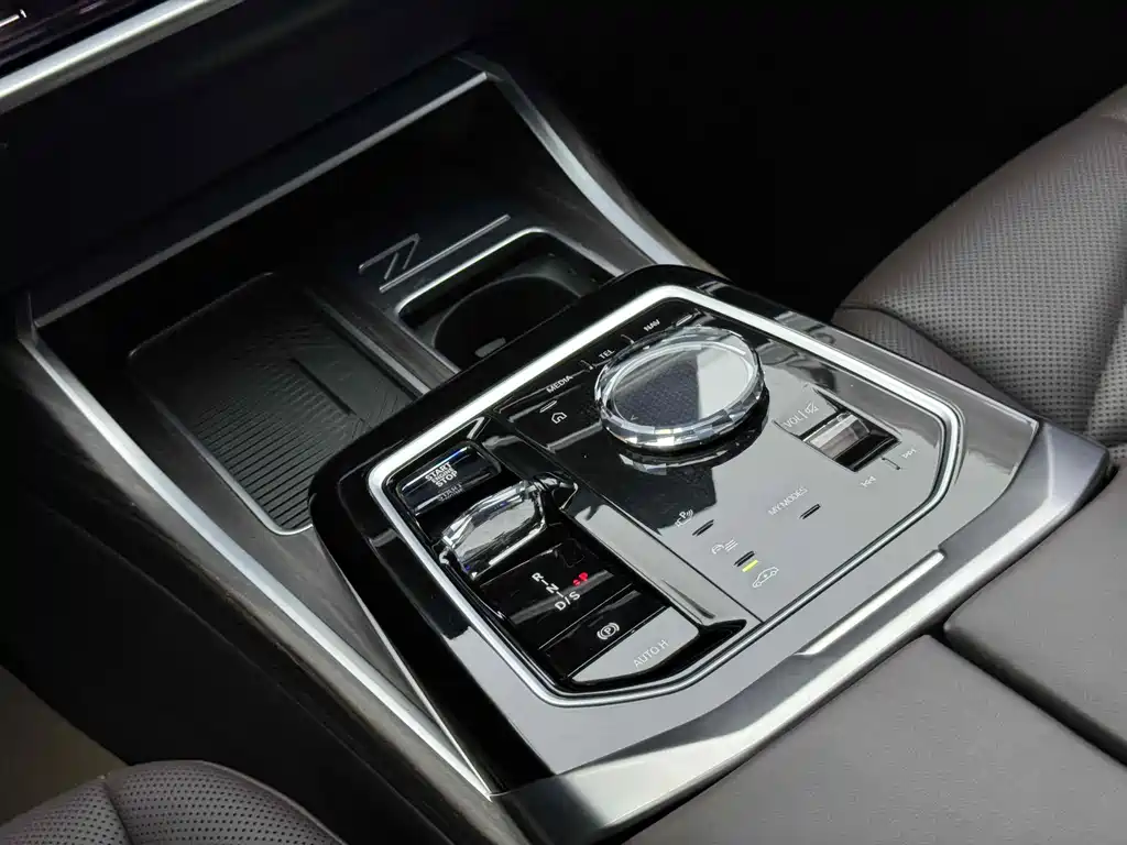 BMW 7 Series — миниатюра 10