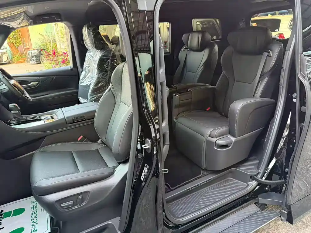 Toyota Alphard 2023 2.5L Premium