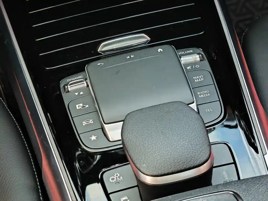 Mercedes-Benz GLB AMG — миниатюра 12