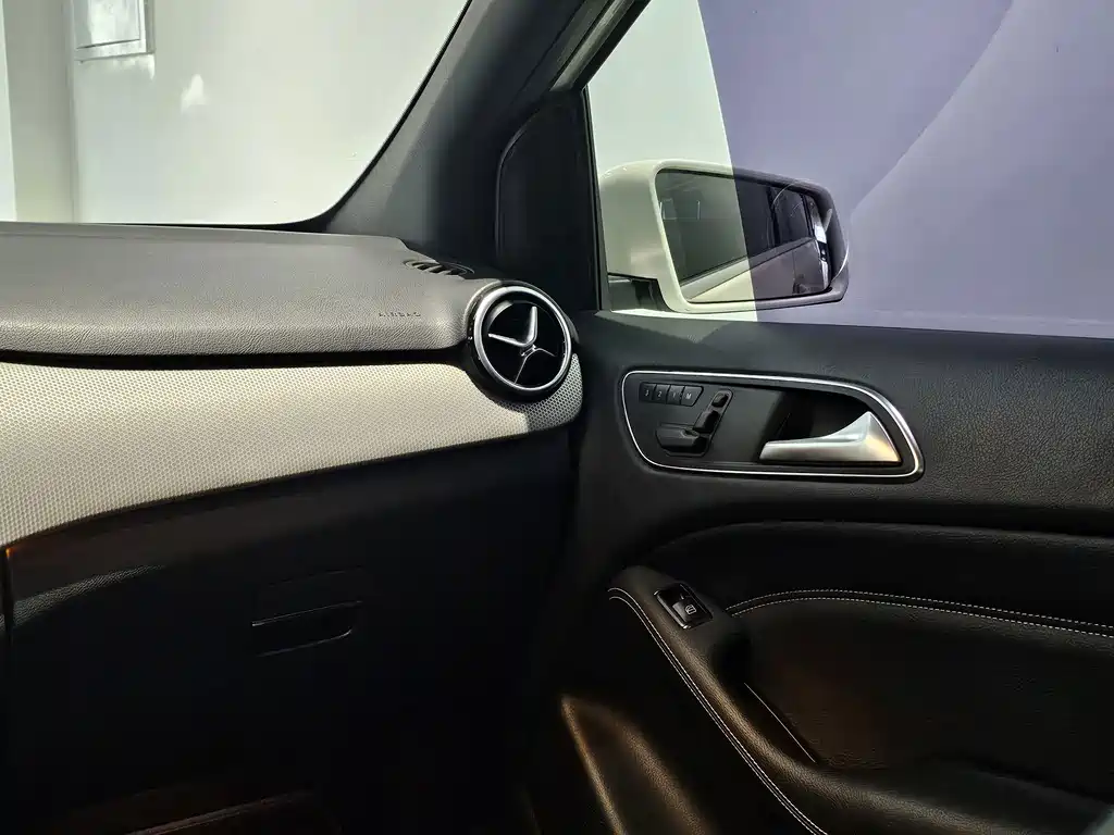 Mercedes-Benz B-Class — миниатюра 13