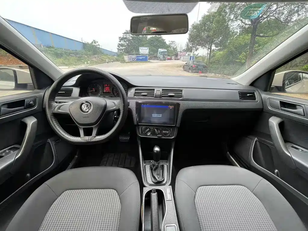 Volkswagen Santana — миниатюра 5