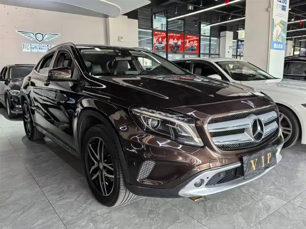 MERCEDES-BENZ GLA