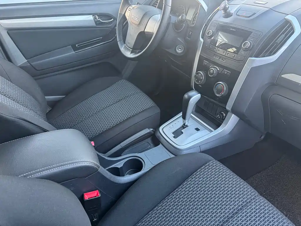 ISUZU MU X SHEPHERD RANGER