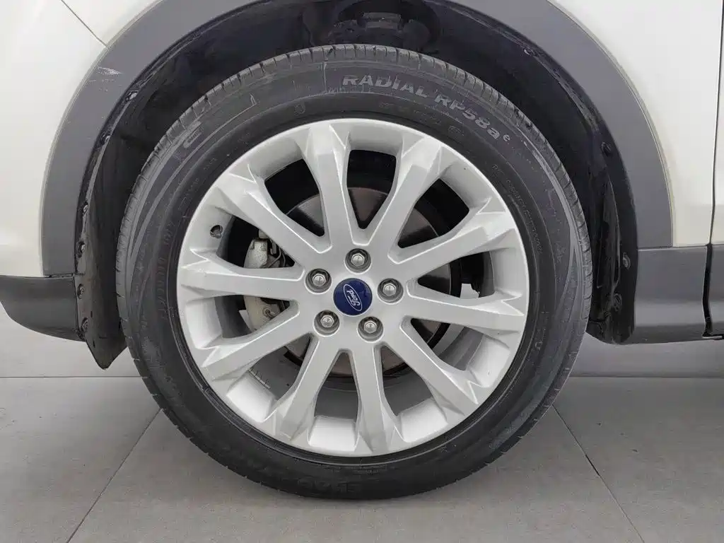 Ford Kuga — миниатюра 17