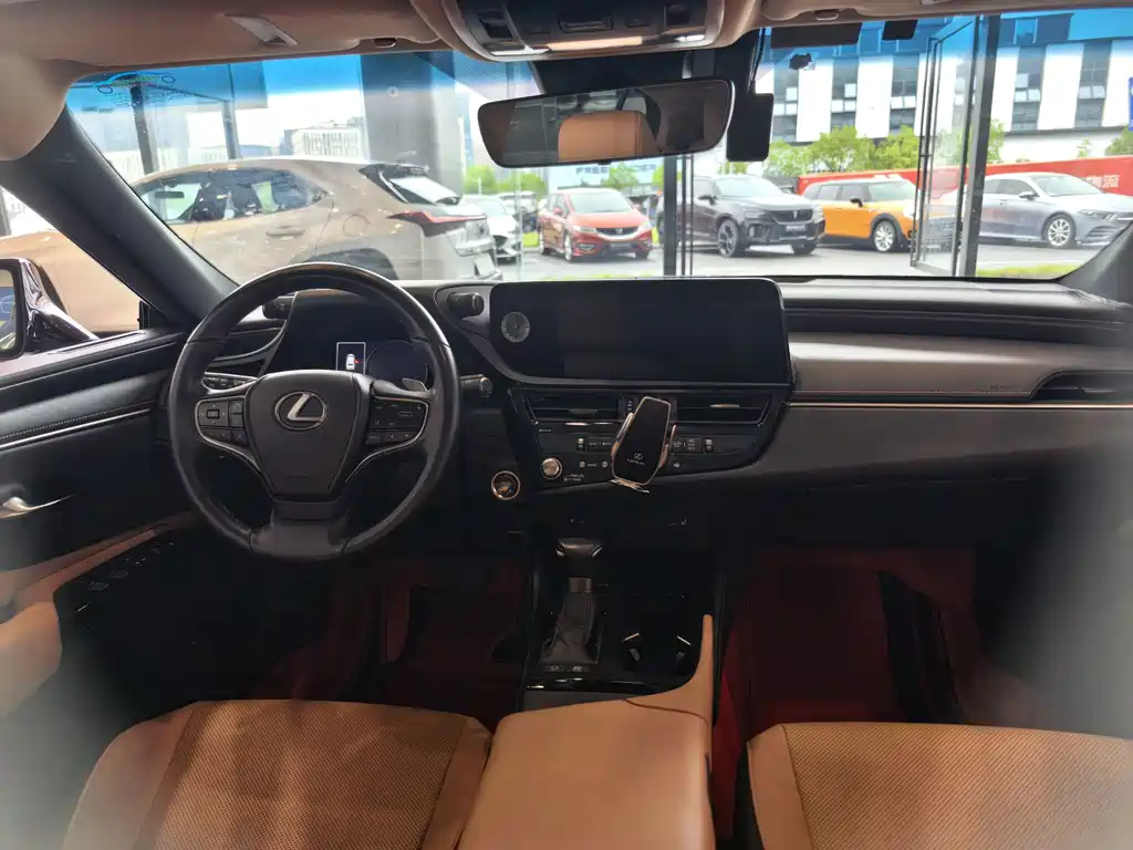 Lexus ES — миниатюра 12