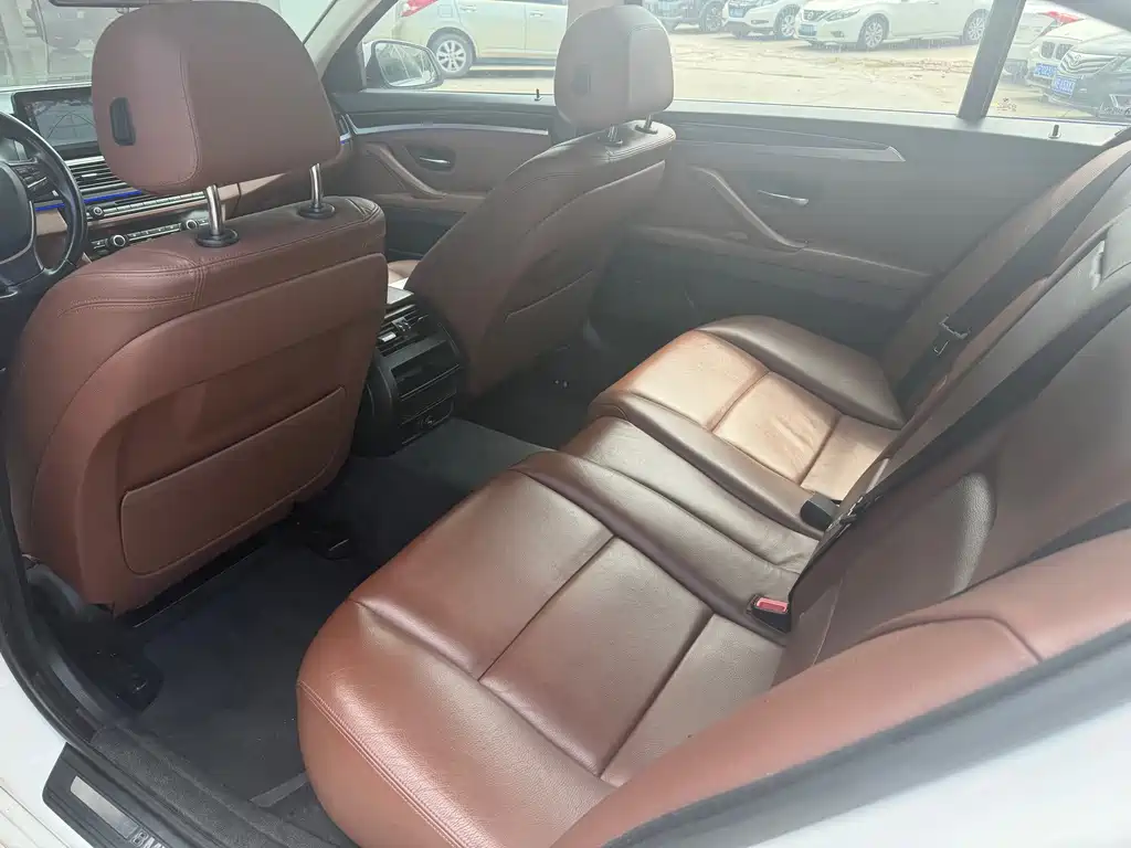 BMW 5 Series — миниатюра 5