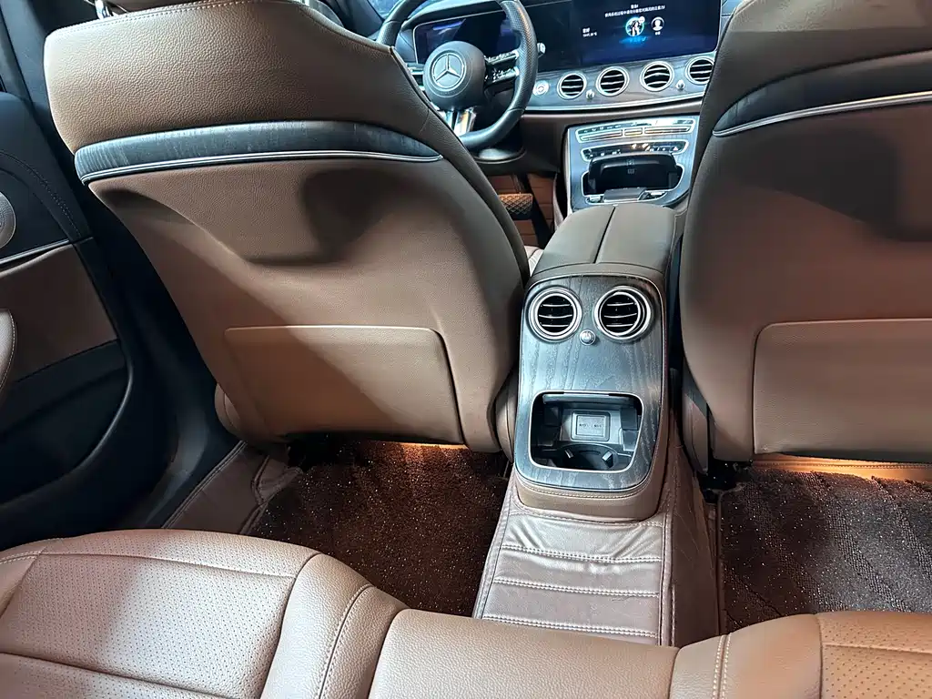 Mercedes-Benz E-Class — миниатюра 9