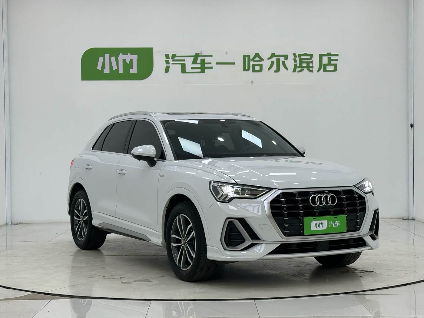 Audi Q3 1.4 л 2023 г. Белый, пробег 24000 км
