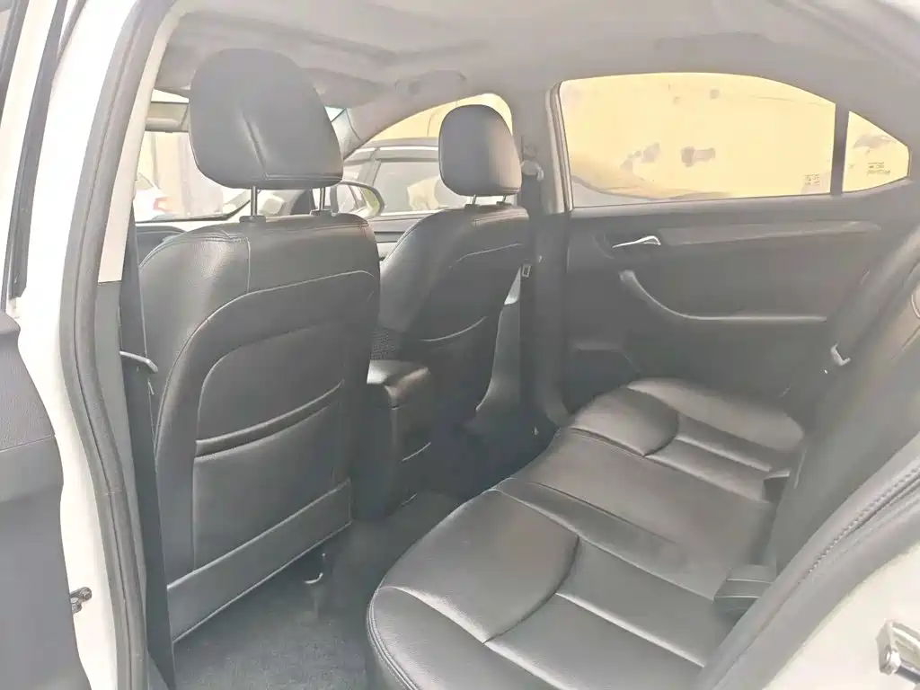 Roewe 360 — миниатюра 7