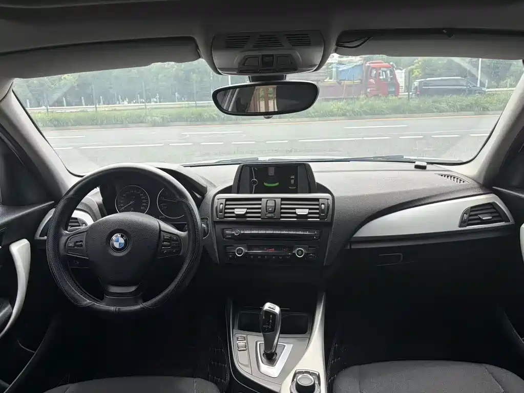 BMW 1 Series (Import) — миниатюра 9