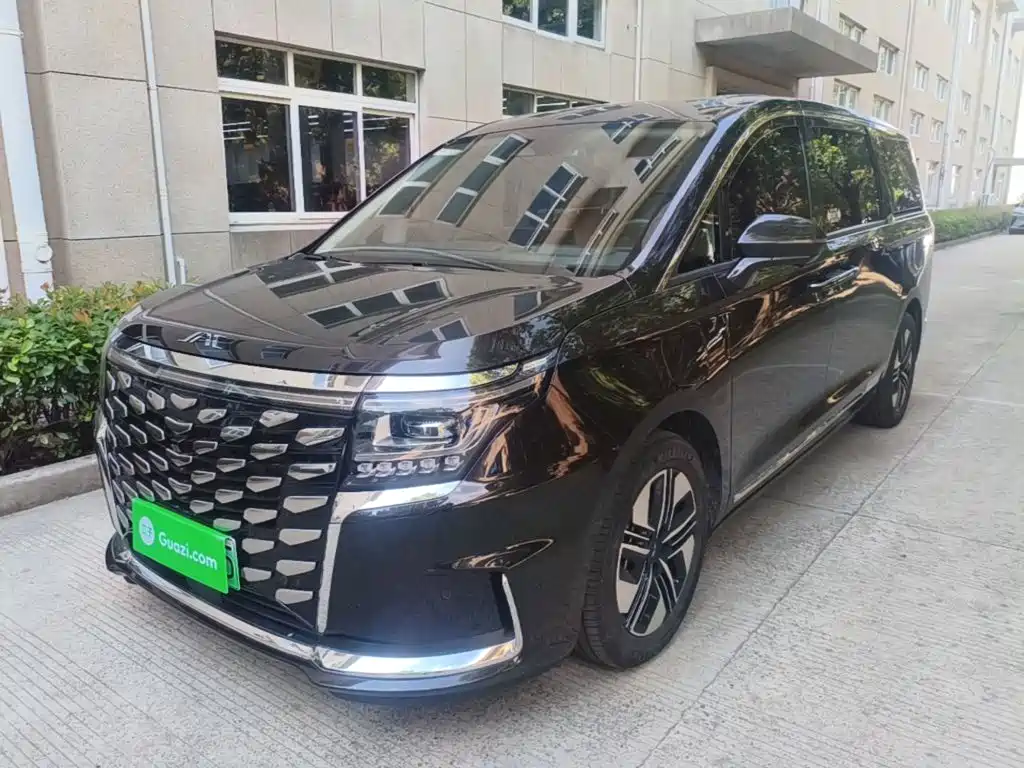 JAC Refine Refine RF8 PHEV — миниатюра 2