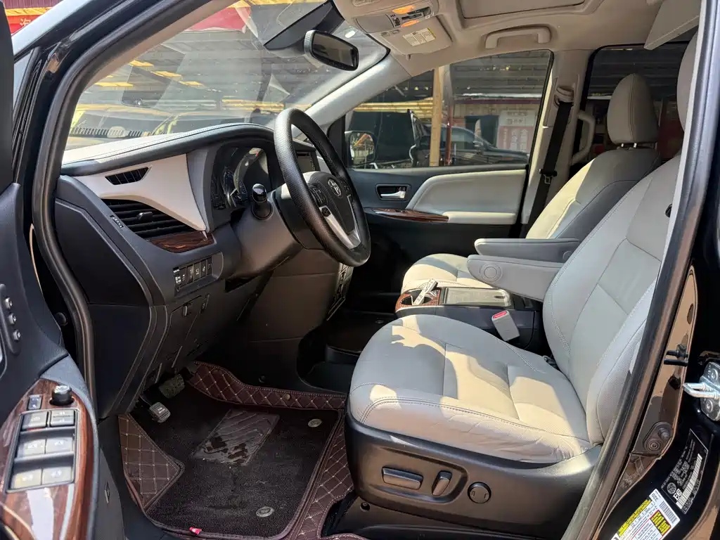 Toyota Sienna — миниатюра 9
