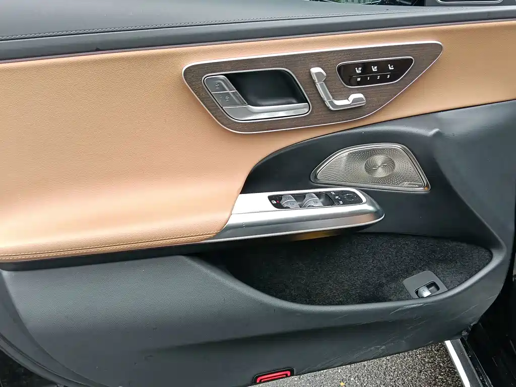 Mercedes-Benz E-Class — миниатюра 7
