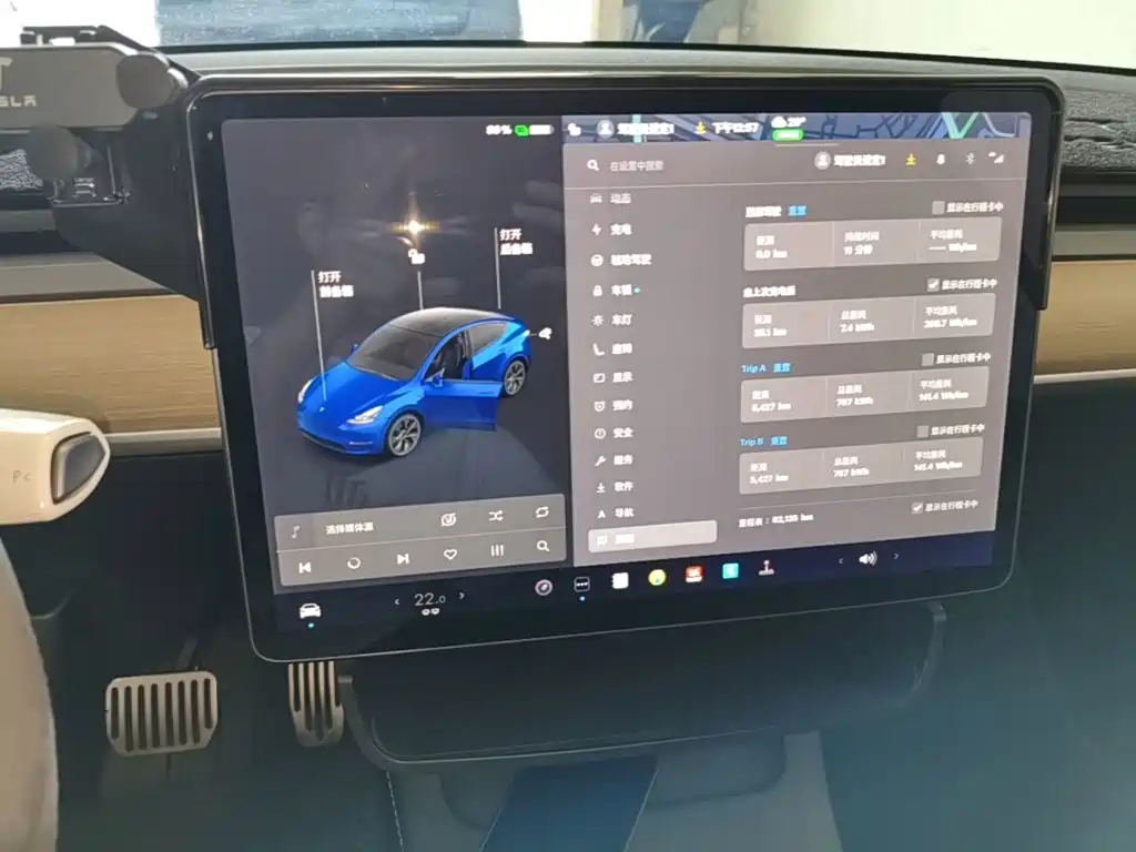 Tesla Model Y — миниатюра 13