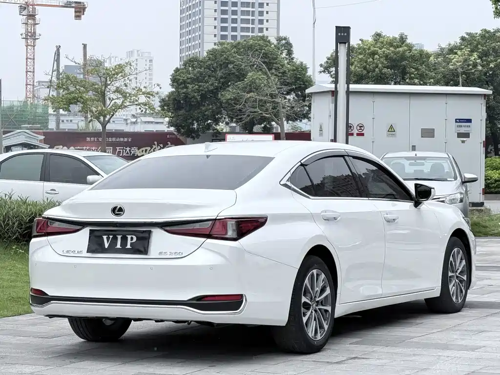 Lexus ES — миниатюра 3