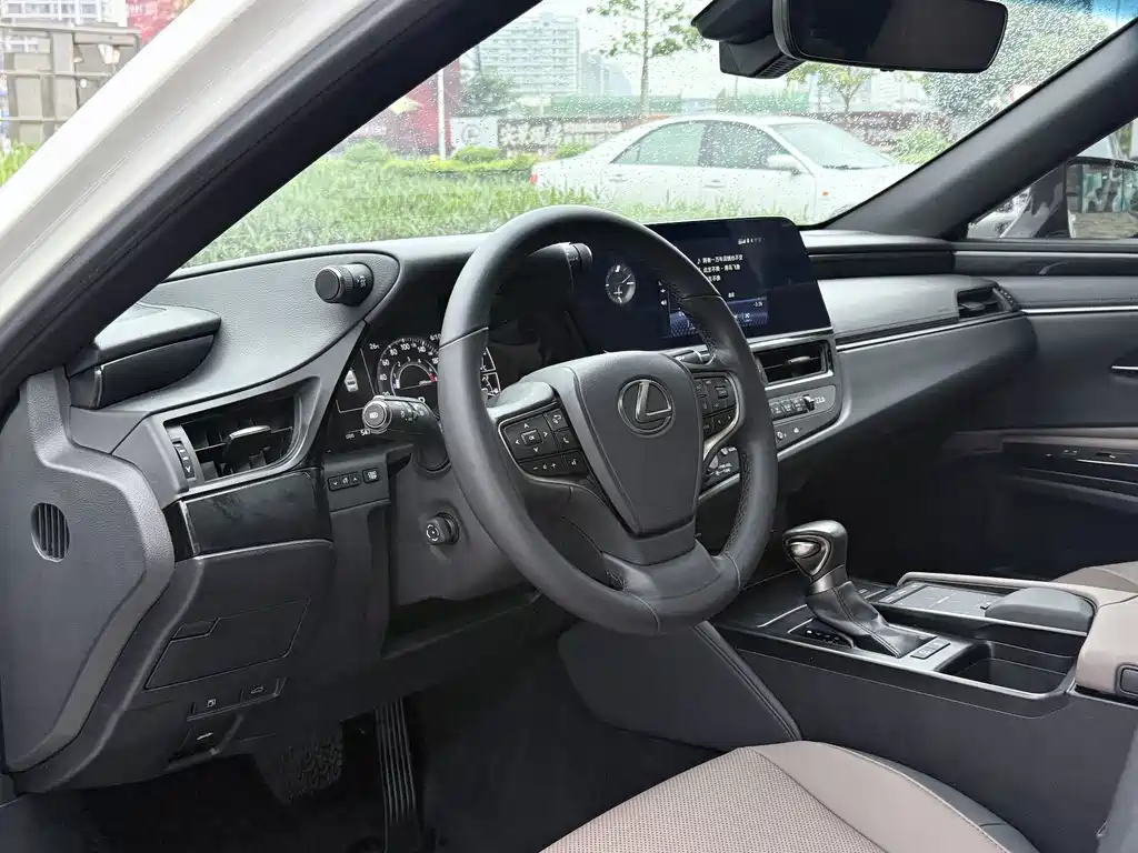 Lexus ES — миниатюра 15