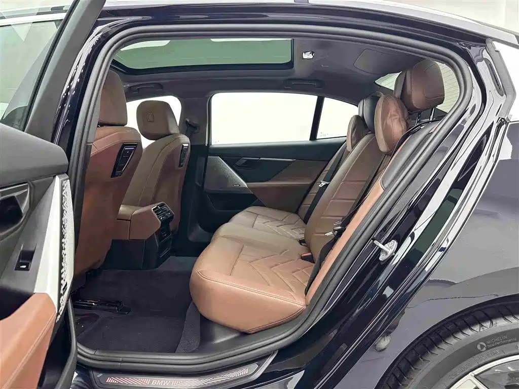 BMW 5 Series — миниатюра 20
