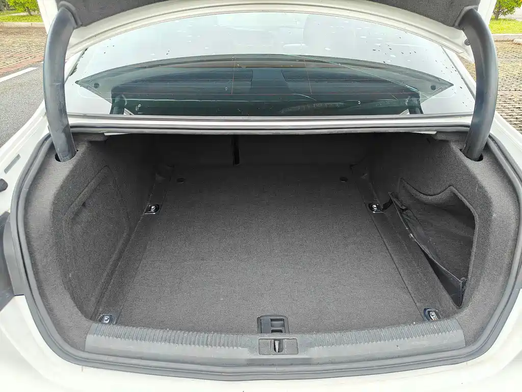 Audi A4L — миниатюра 10