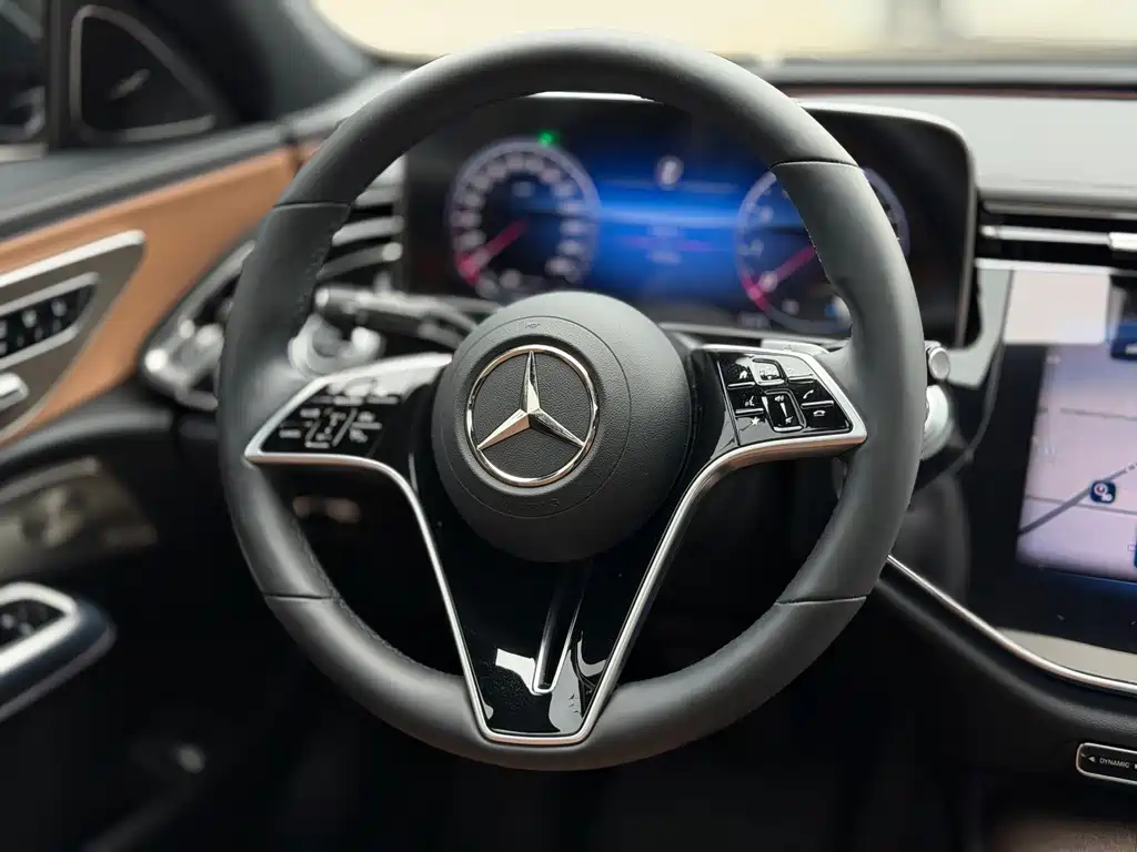 Mercedes-Benz E-Class — миниатюра 12