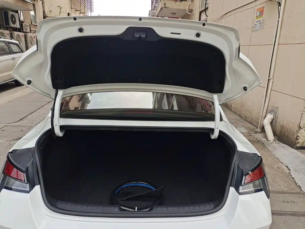 Hyundai Elantra — миниатюра 19