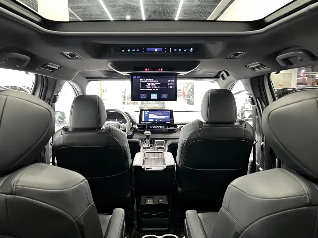 Toyota Granvia — миниатюра 9