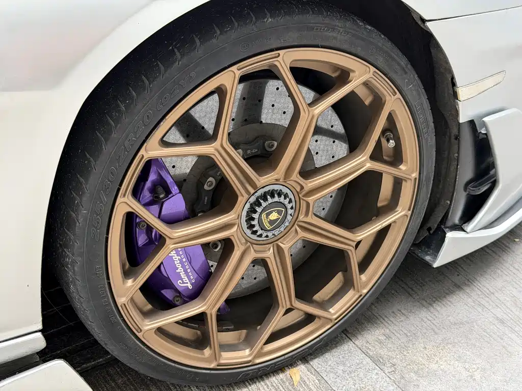 Lamborghini Aventador — миниатюра 12