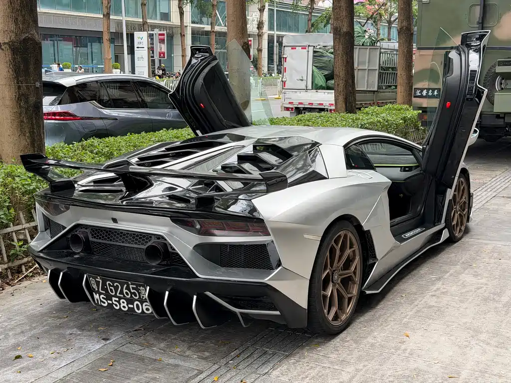 Lamborghini Aventador — миниатюра 16