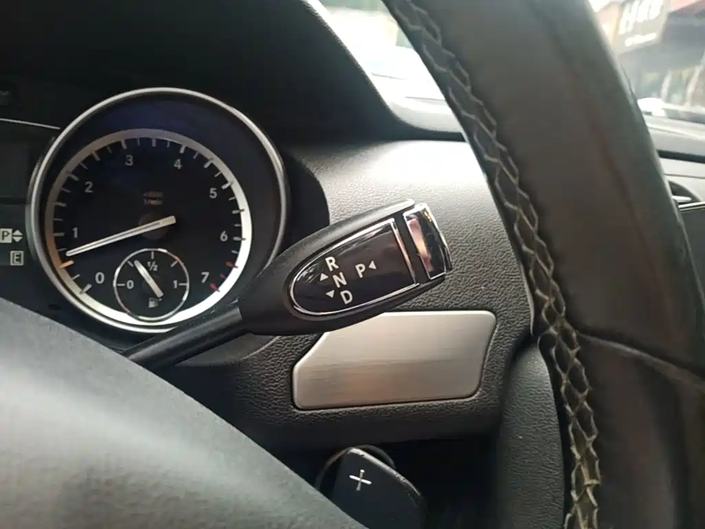 Mercedes-Benz R 2014 R 320 4MATIC