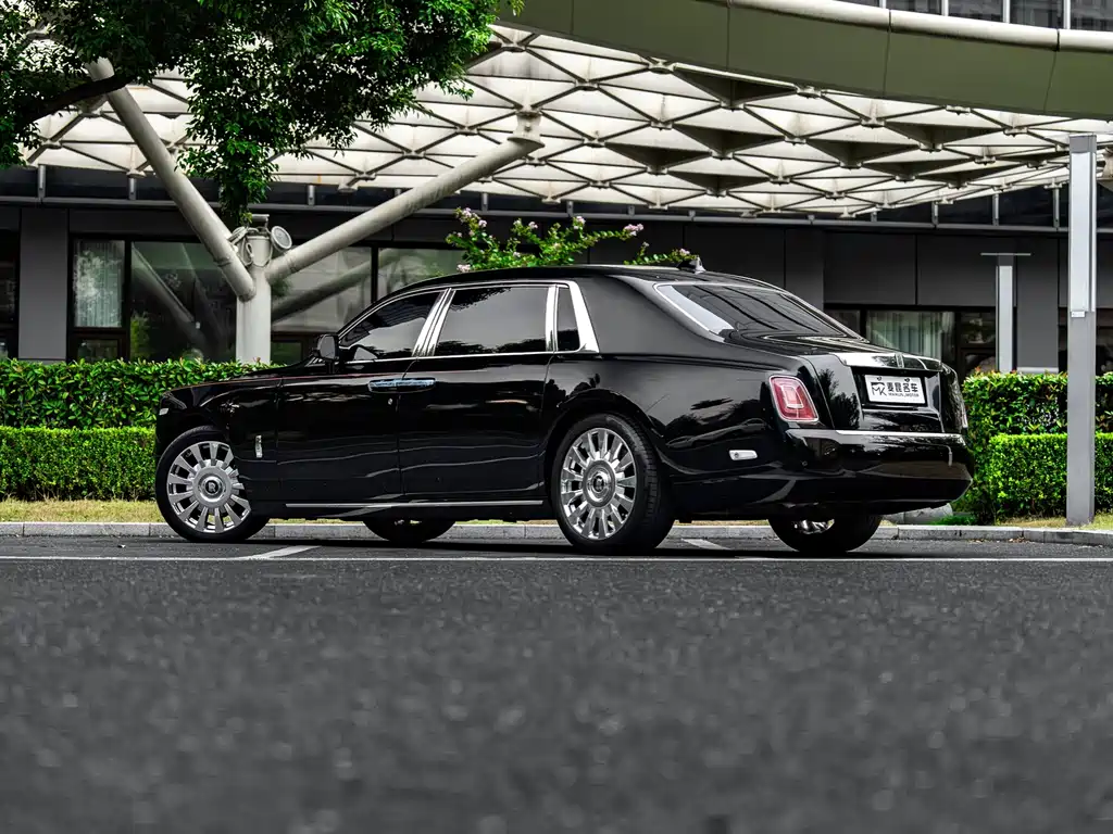 Rolls-Royce Phantom — миниатюра 17
