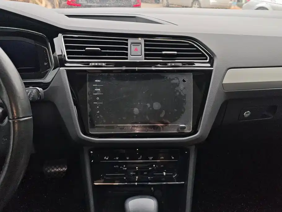 Volkswagen Tiguan L PHEV — миниатюра 13