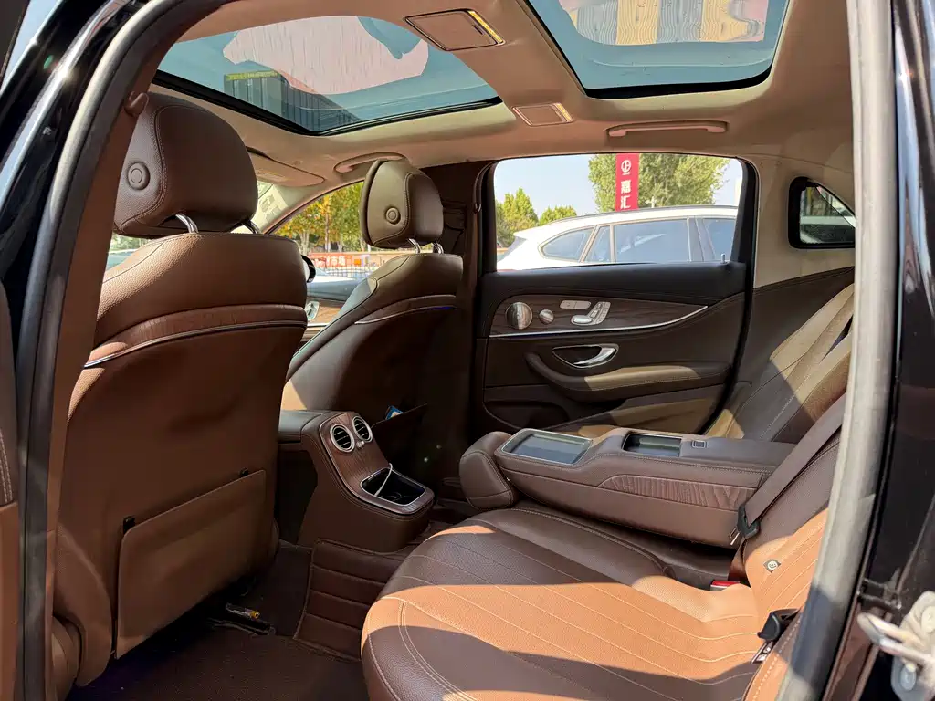 Mercedes-Benz E-Class — миниатюра 8