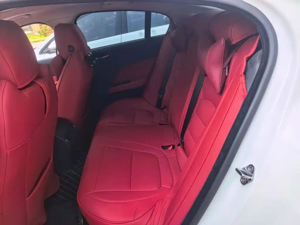 Jaguar XE — миниатюра 13