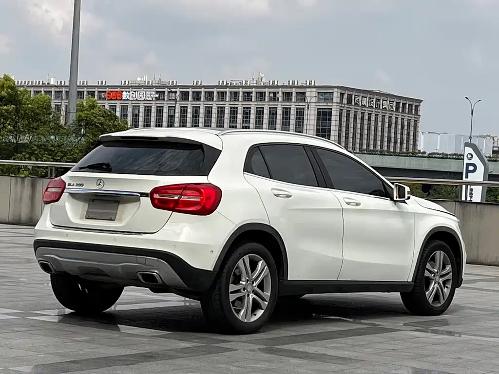 Mercedes-Benz GLA (Import) — миниатюра 4