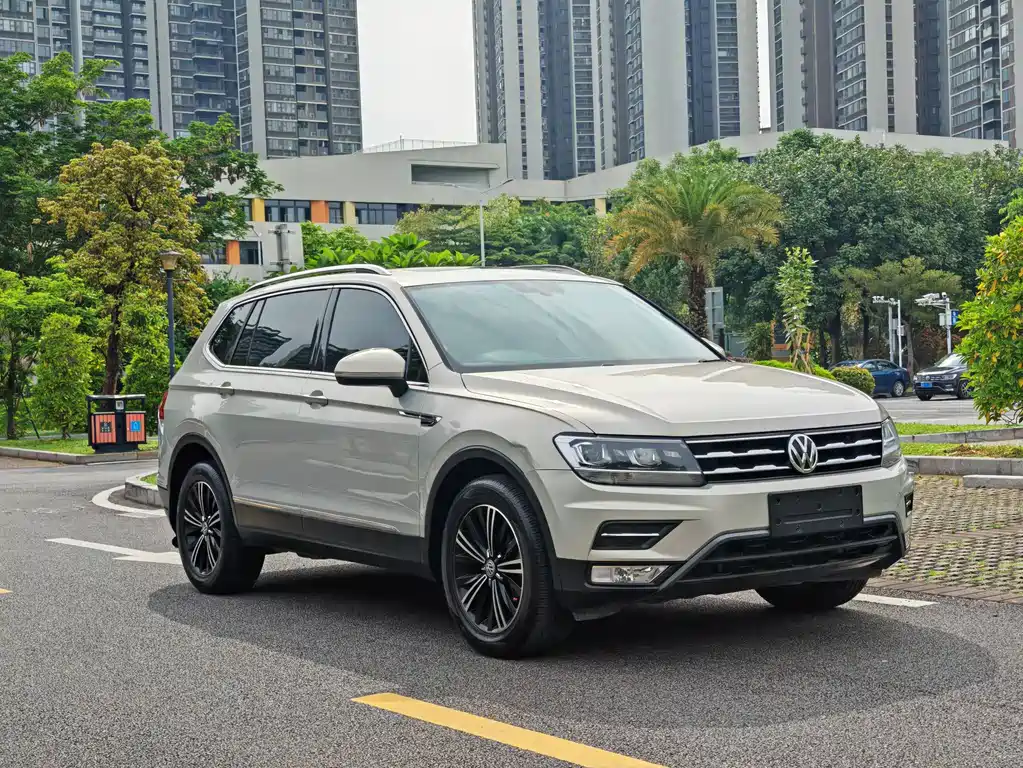 Volkswagen Tiguan L L 2019 330TSI AT Comfort VI