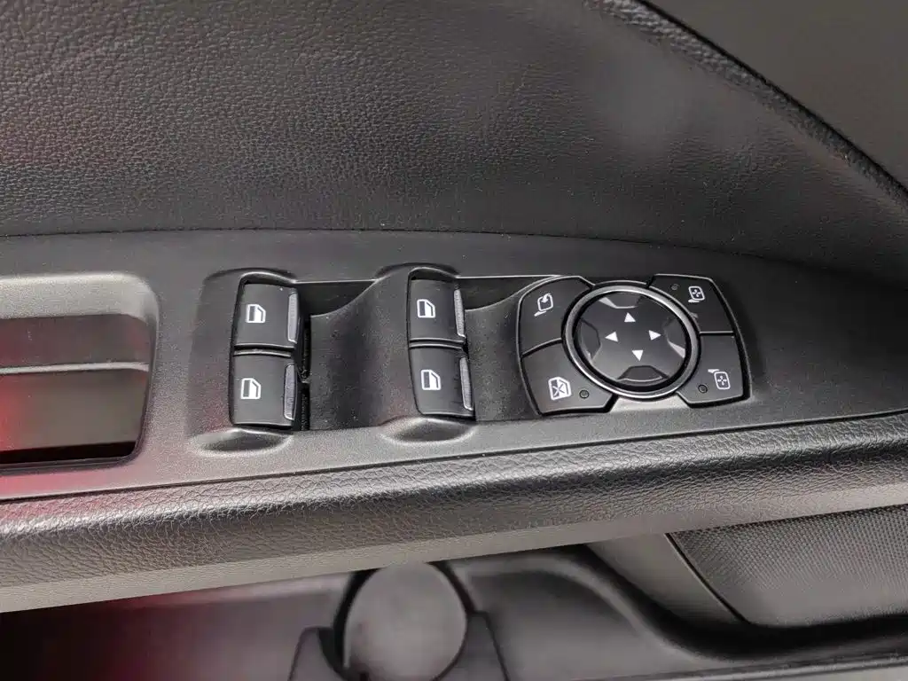 Ford Mondeo — миниатюра 9