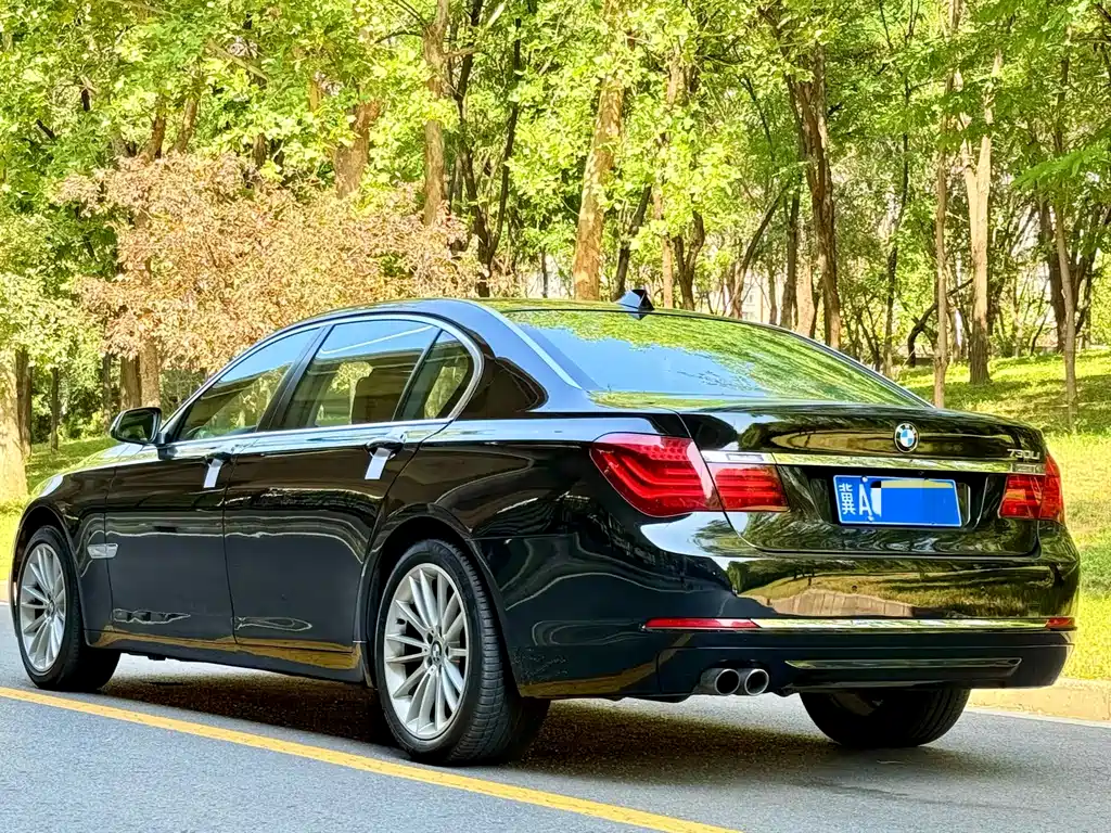 BMW 7 Series — миниатюра 4