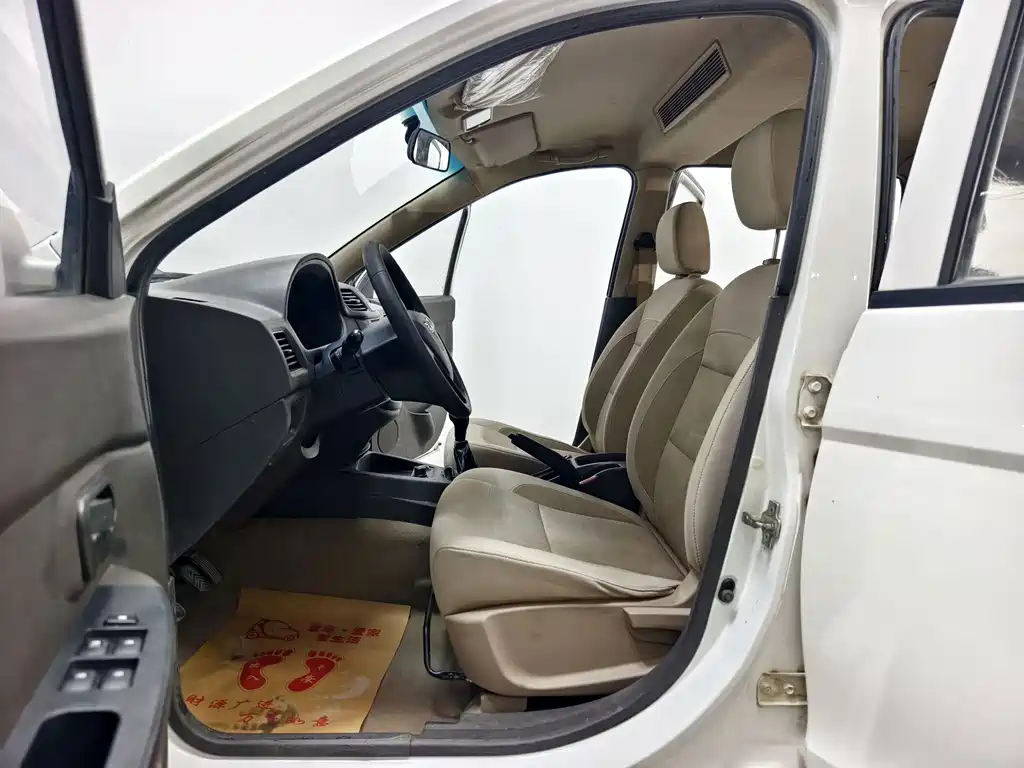 Wuling Hongguang — миниатюра 12