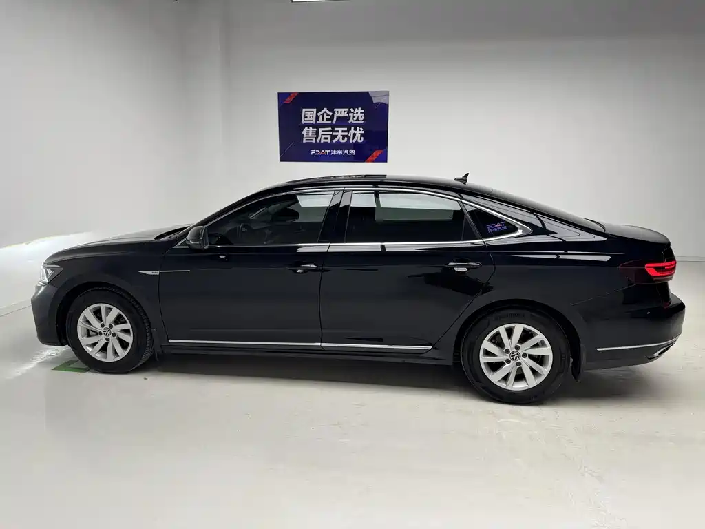 Volkswagen Passat PHEV — миниатюра 9